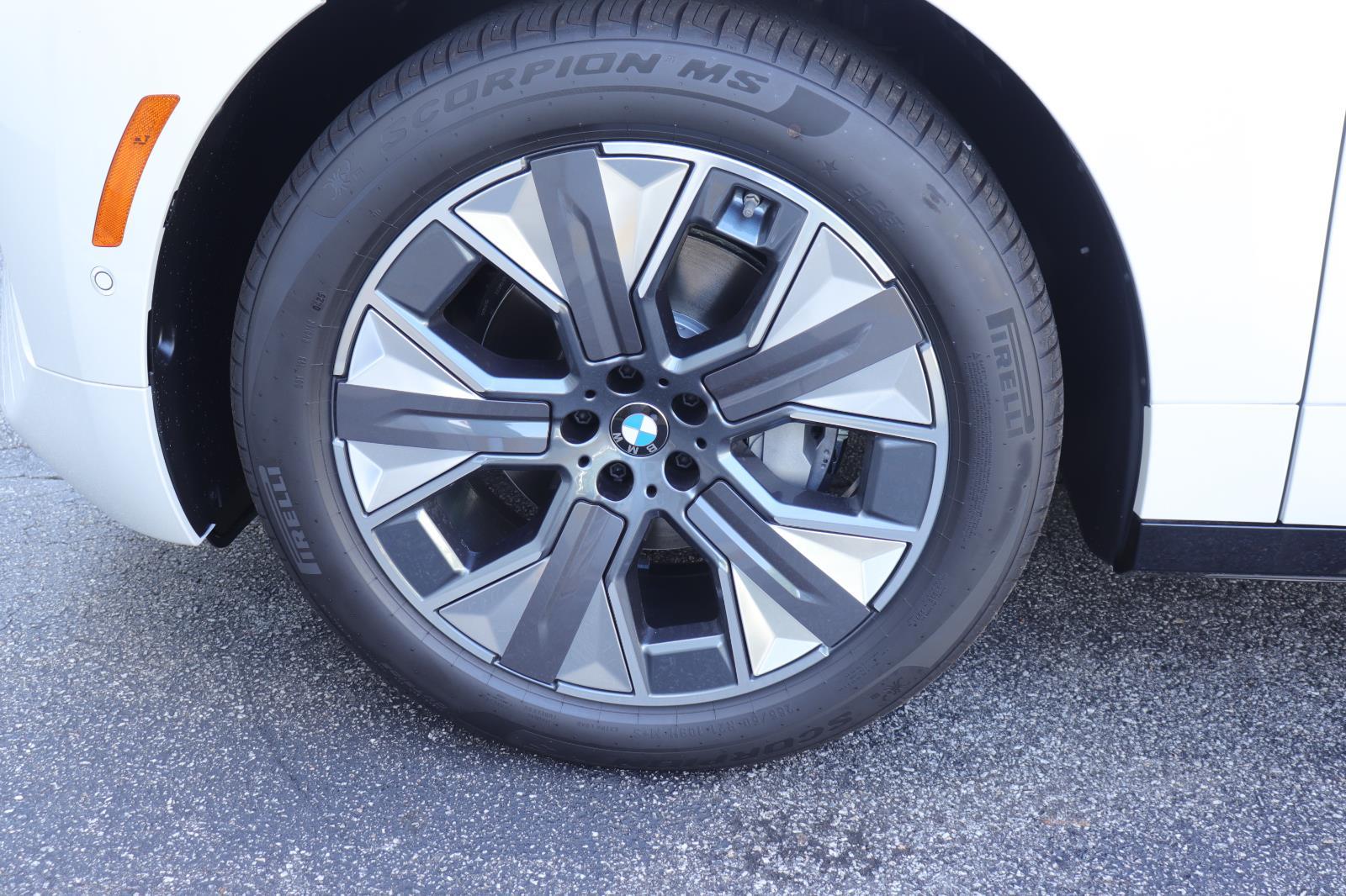 2026 BMW iX 60 - Photo 37