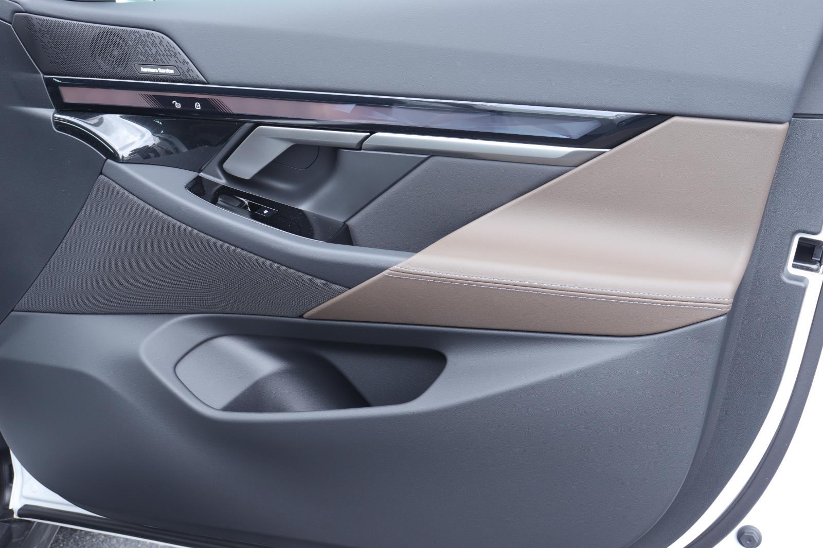 2027 BMW 5 Series 530i - Photo 16