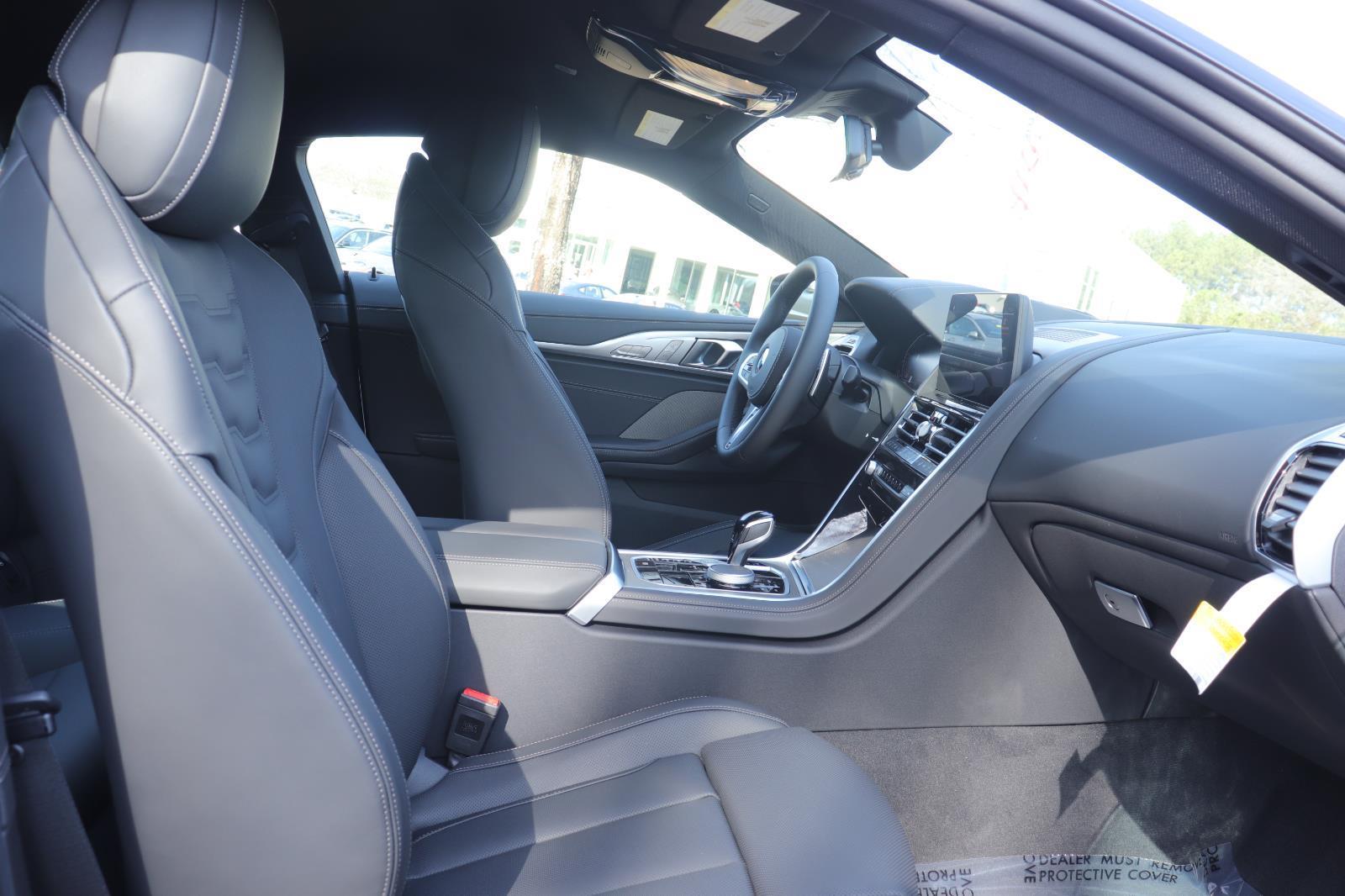 2025 BMW 8 Series 840i - Photo 17