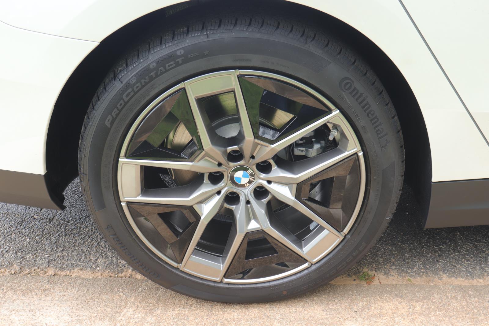 2027 BMW 5 Series 530i - Photo 40