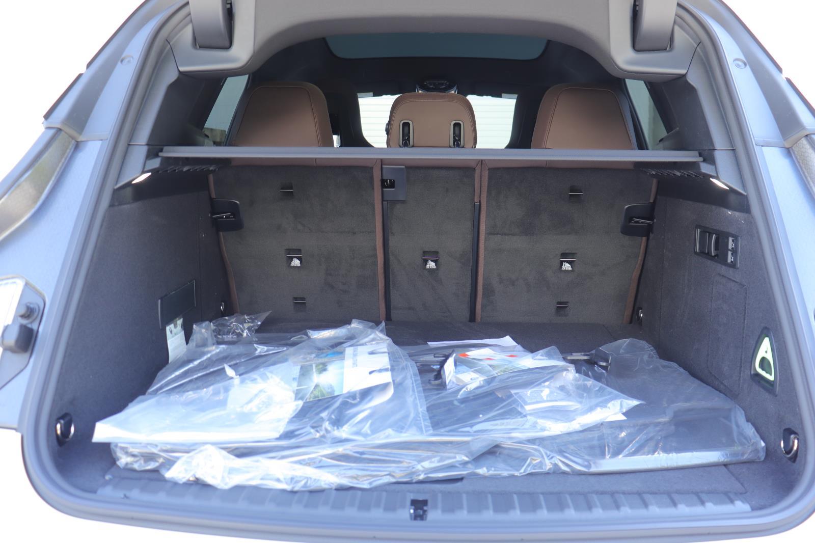 2026 BMW iX 60 - Photo 16