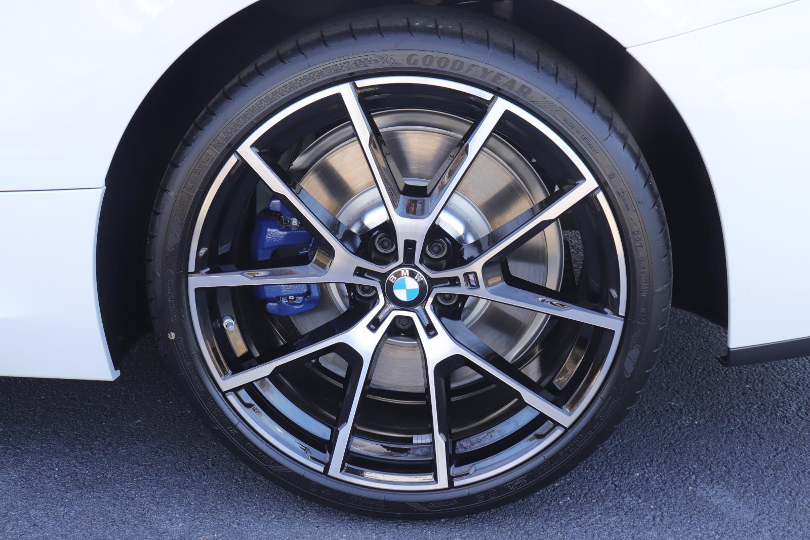 2025 BMW 8 Series 840i - Photo 39