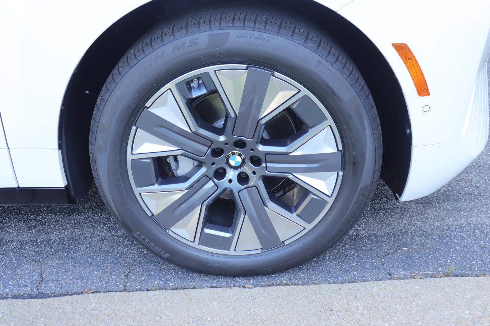 2026 BMW iX 60 - Photo 39