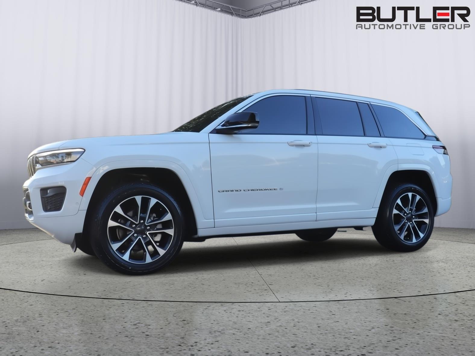 2022 Jeep Grand Cherokee Overland's photo