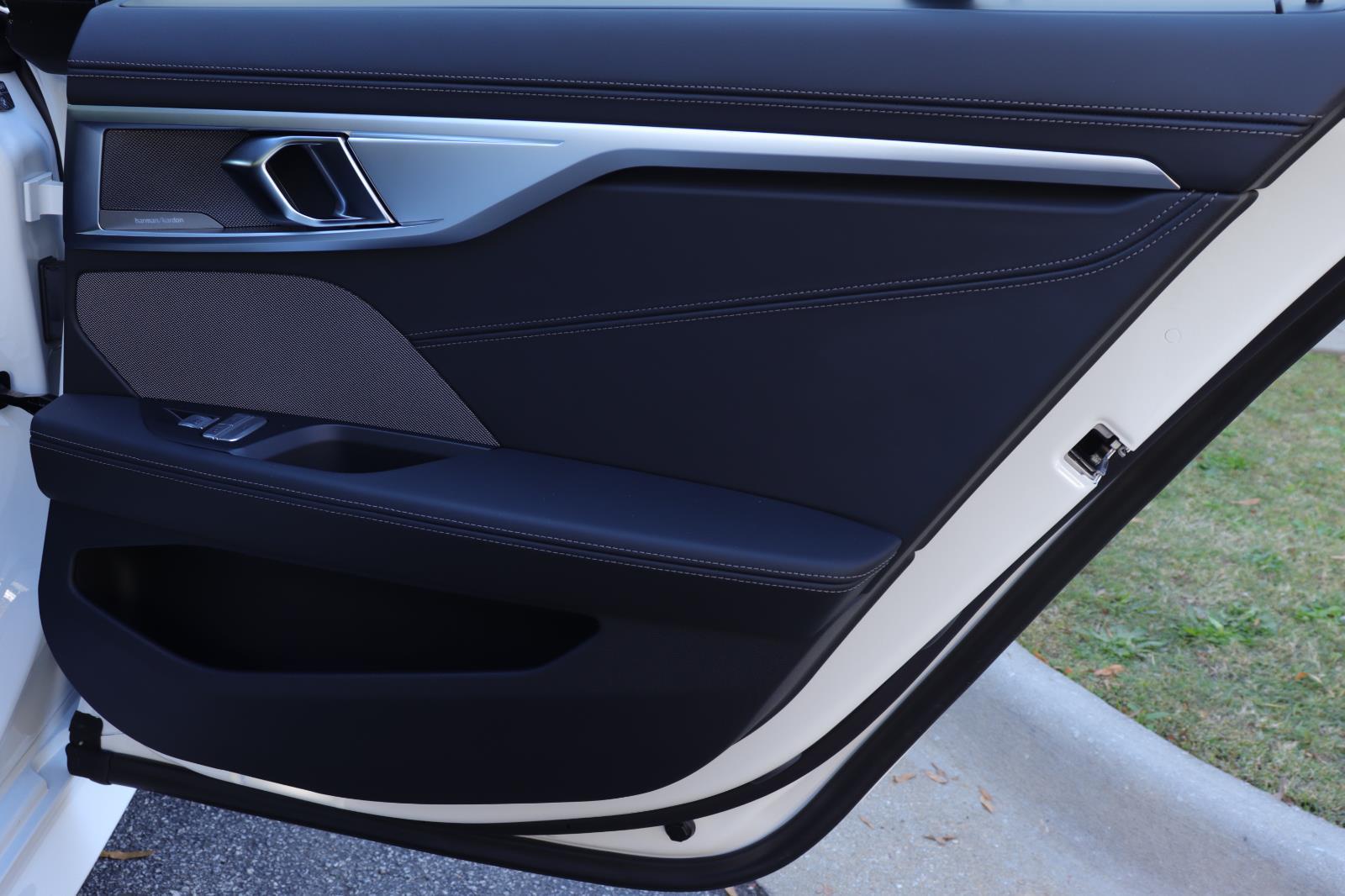 2026 BMW 8 Series M850i - Photo 20