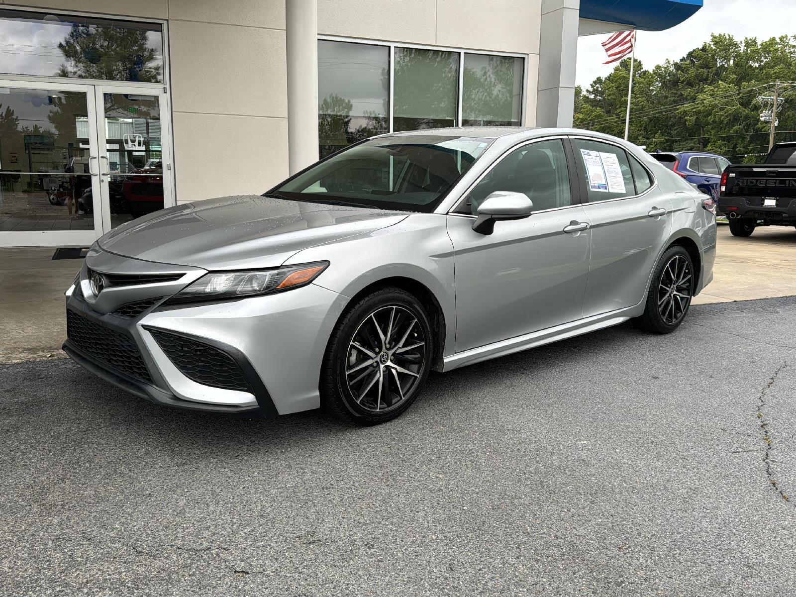 Used 2021 Toyota Camry SE with VIN 4T1G11AK2MU480828 for sale in Columbus, GA