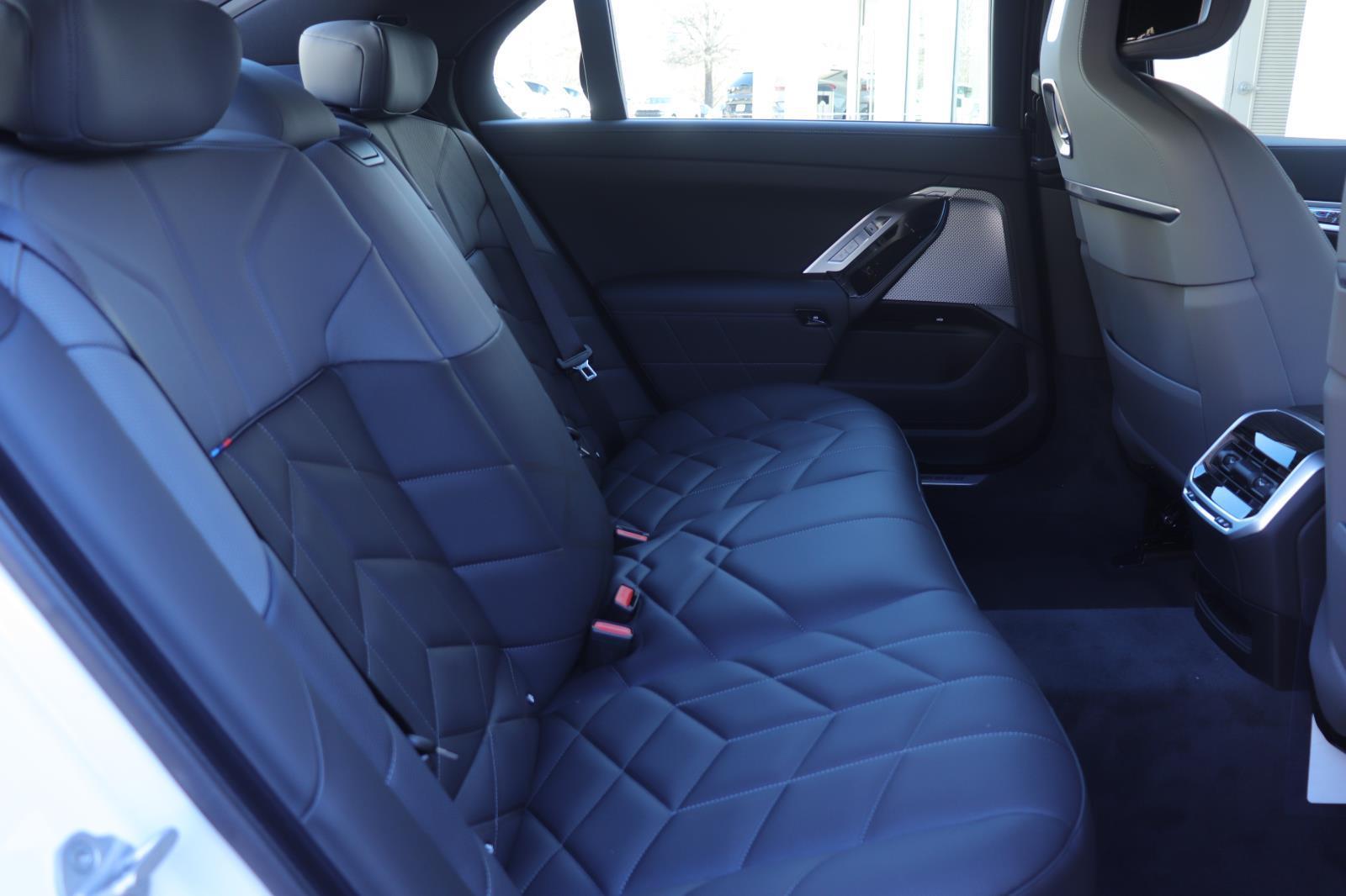 2026 BMW 7 Series 760i - Photo 21