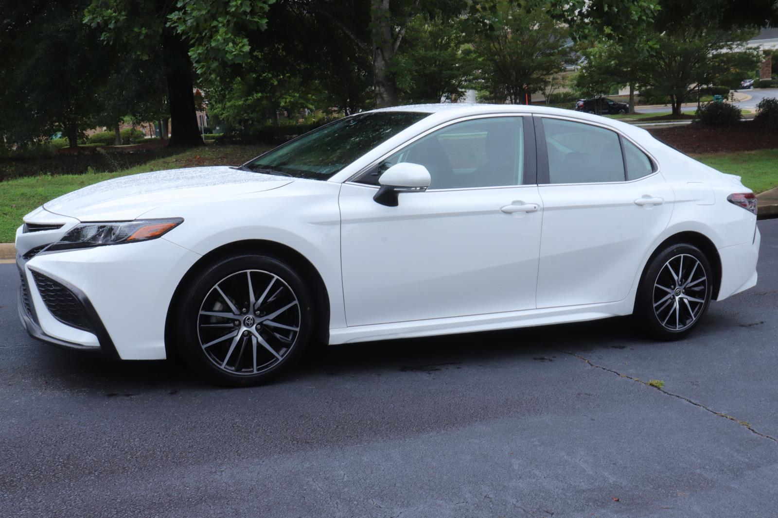 2023 Toyota Camry SE photo 4