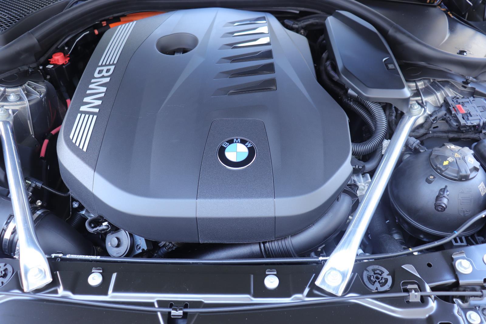 2026 BMW 5 Series 550e - Photo 39