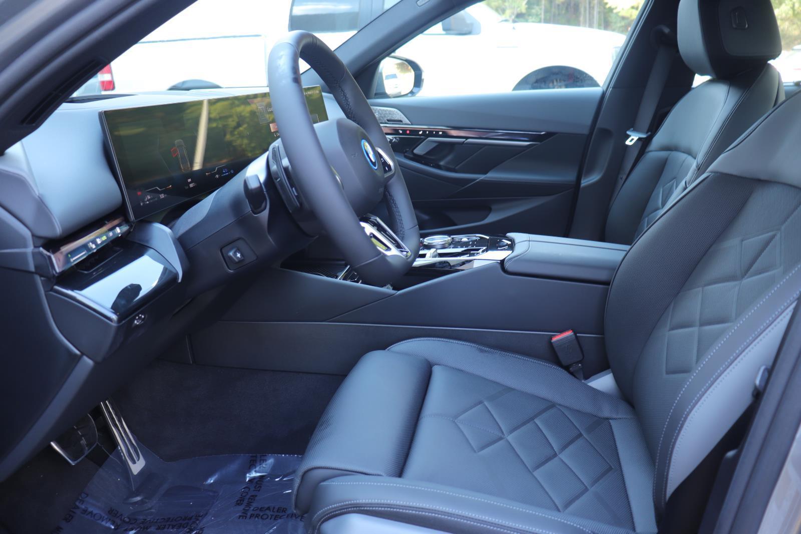 2026 BMW 5 Series 550e - Photo 13