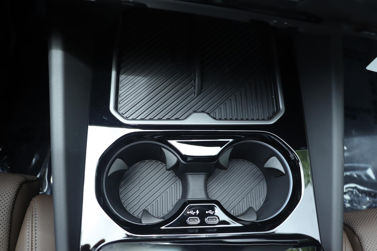 2027 BMW 5 Series 530i - Photo 34