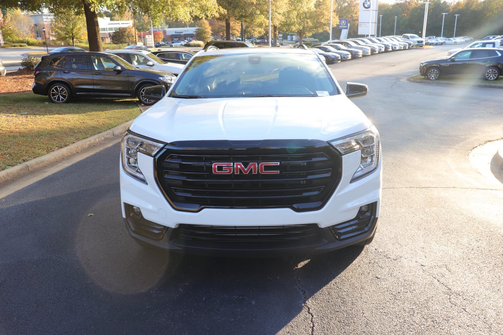 2024 Gmc Terrain SLT photo 3