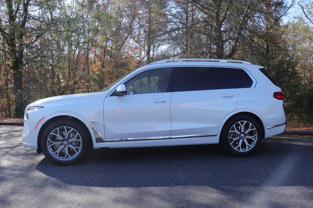 New 2026 BMW X7 xDrive40i Sports Activity Vehicle