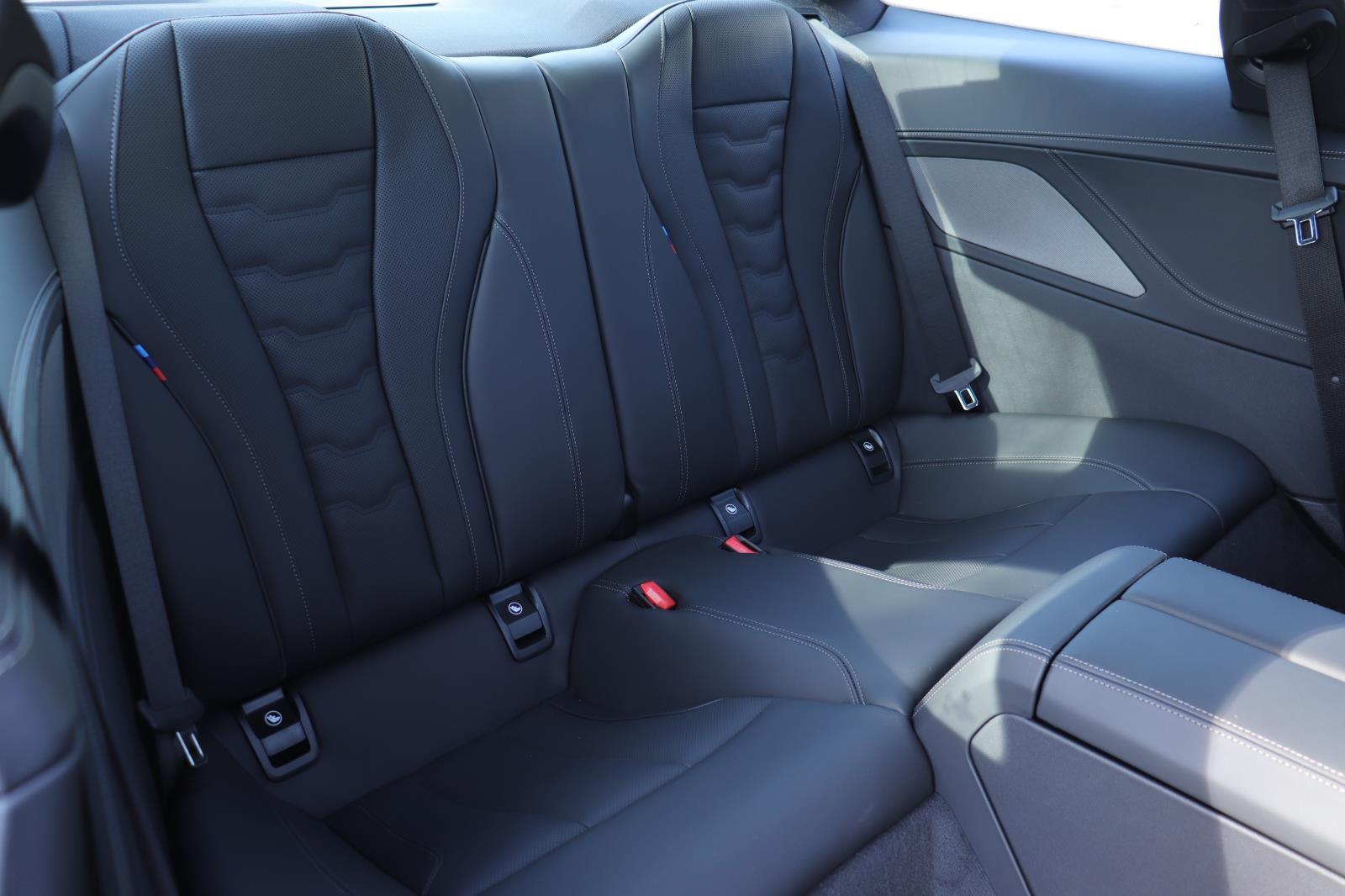 2025 BMW 8 Series 840i - Photo 18