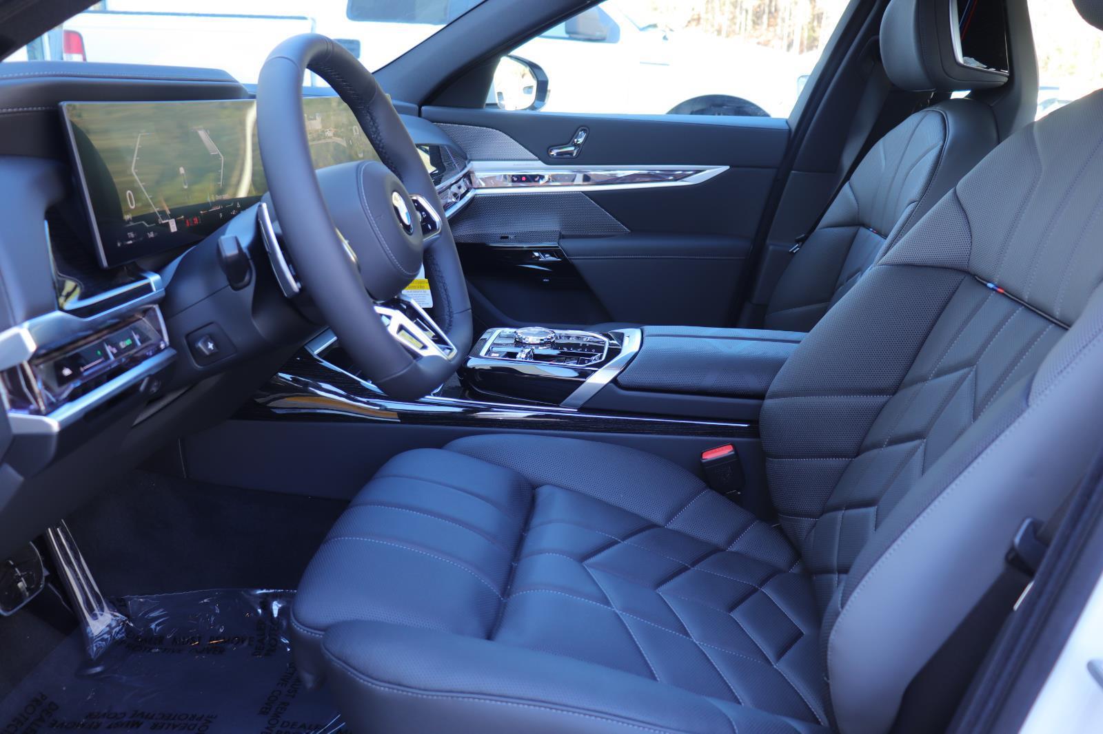 2026 BMW 7 Series 760i - Photo 13