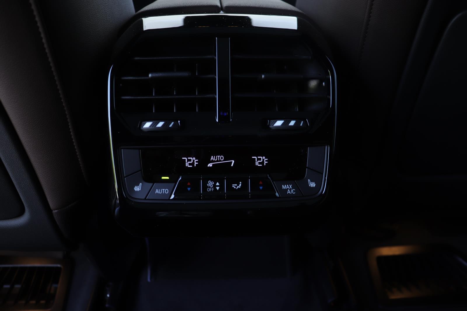 2026 BMW iX 60 - Photo 22