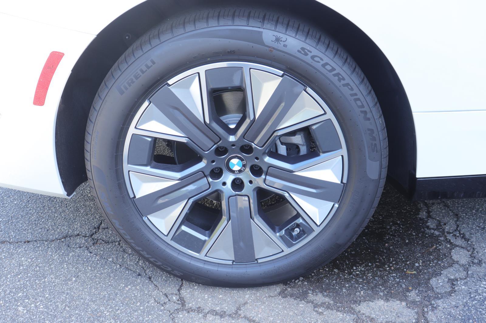 2026 BMW iX 60 - Photo 40