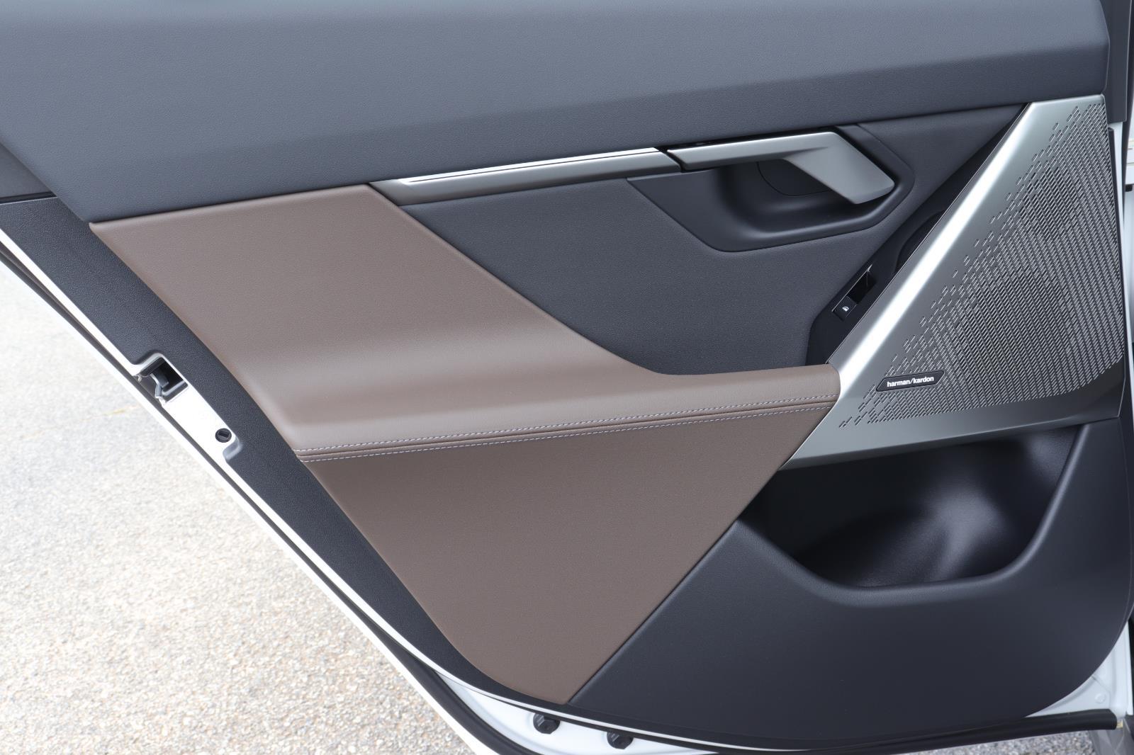 2027 BMW 5 Series 530i - Photo 11