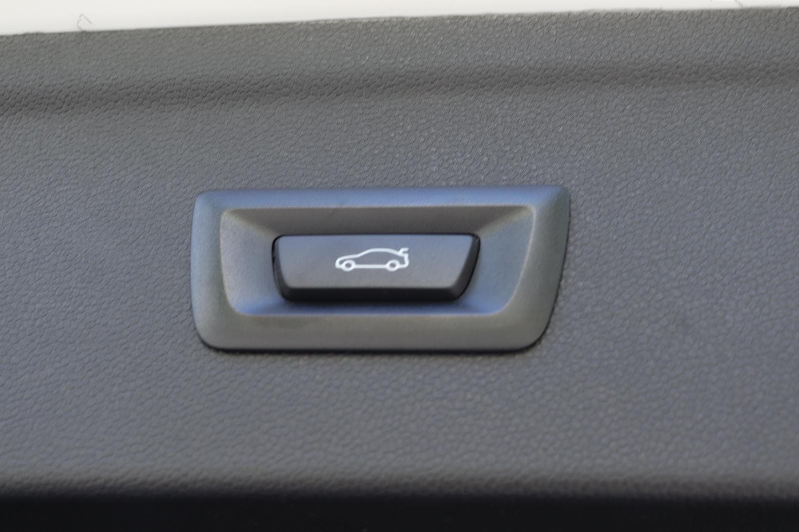 2026 BMW iX 60 - Photo 17