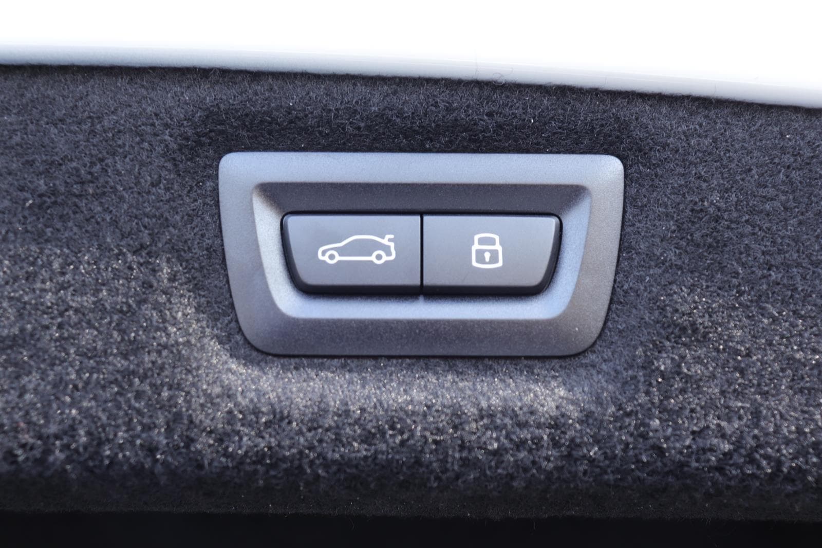 2025 BMW 8 Series 840i - Photo 15