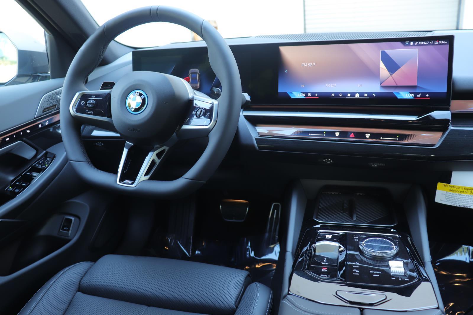 2026 BMW 5 Series 550e - Photo 29