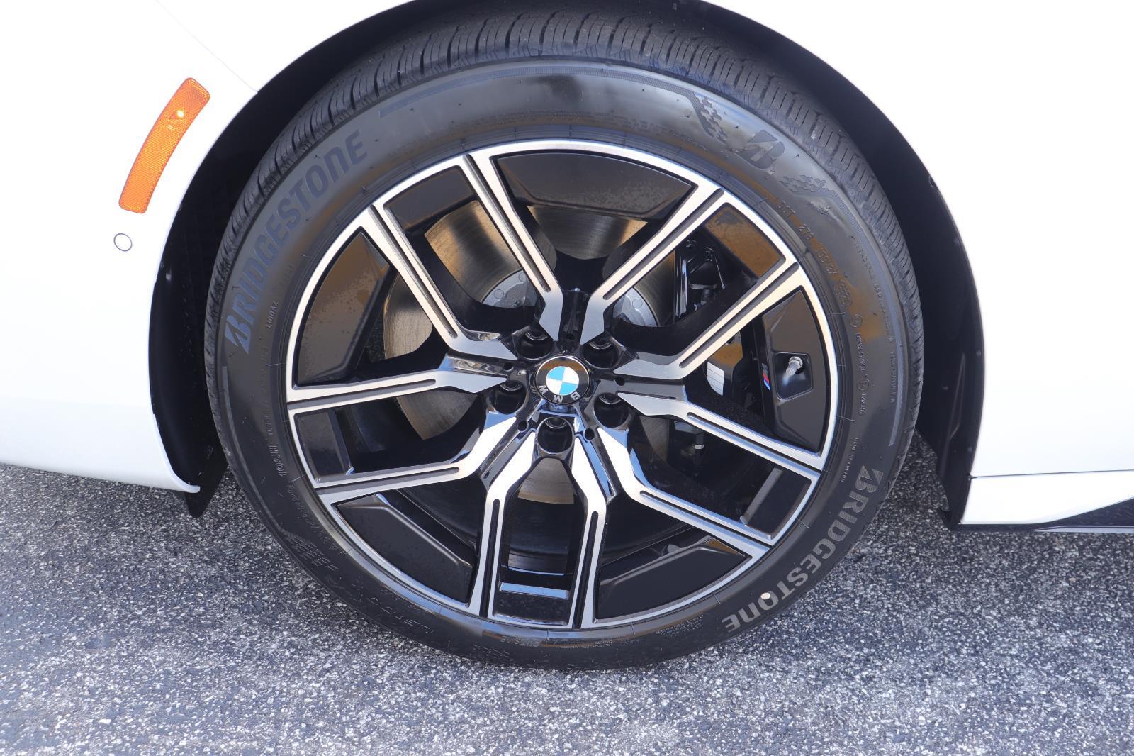 2026 BMW 7 Series 760i - Photo 37