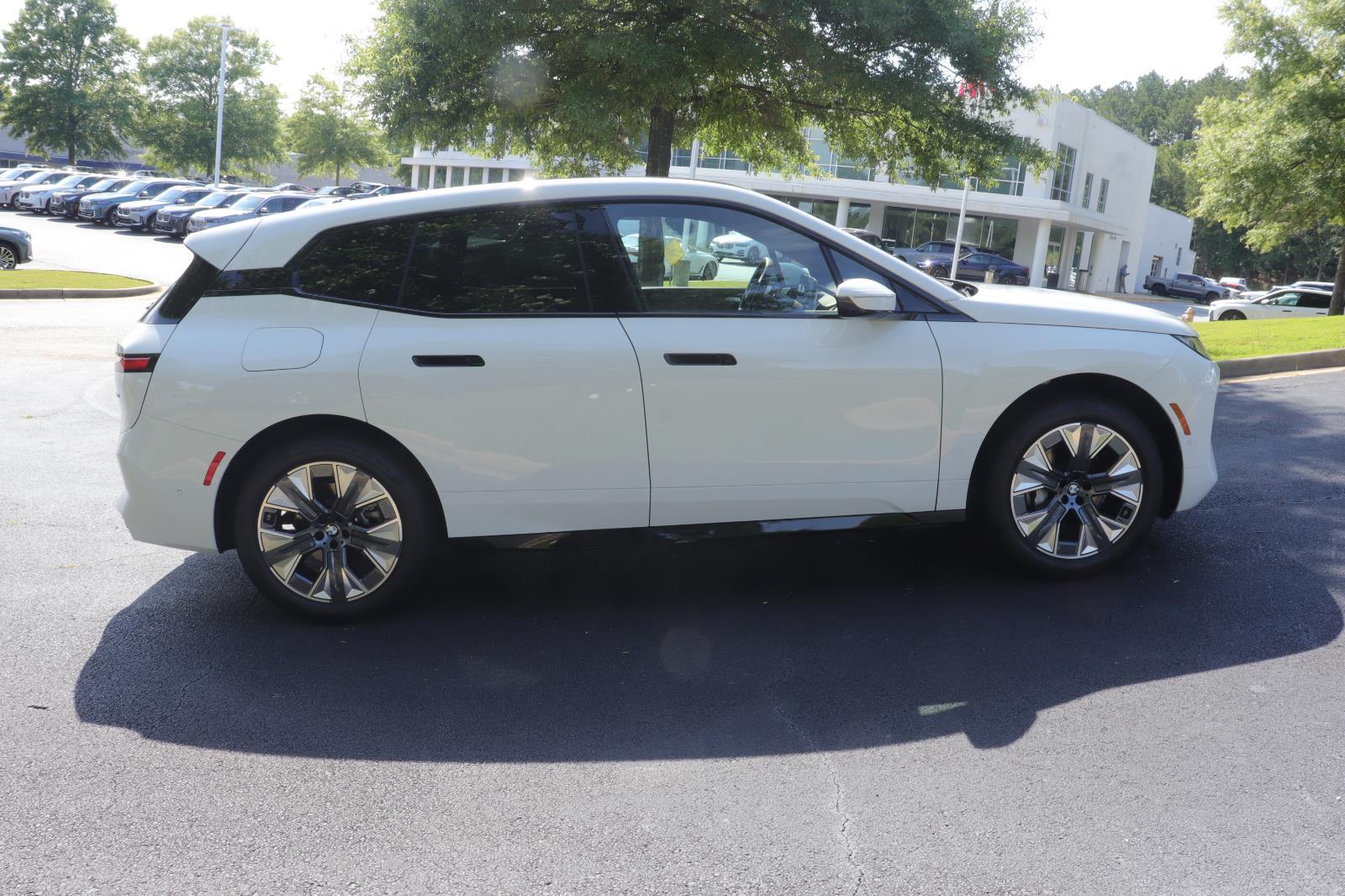 2026 BMW iX 60 - Photo 8