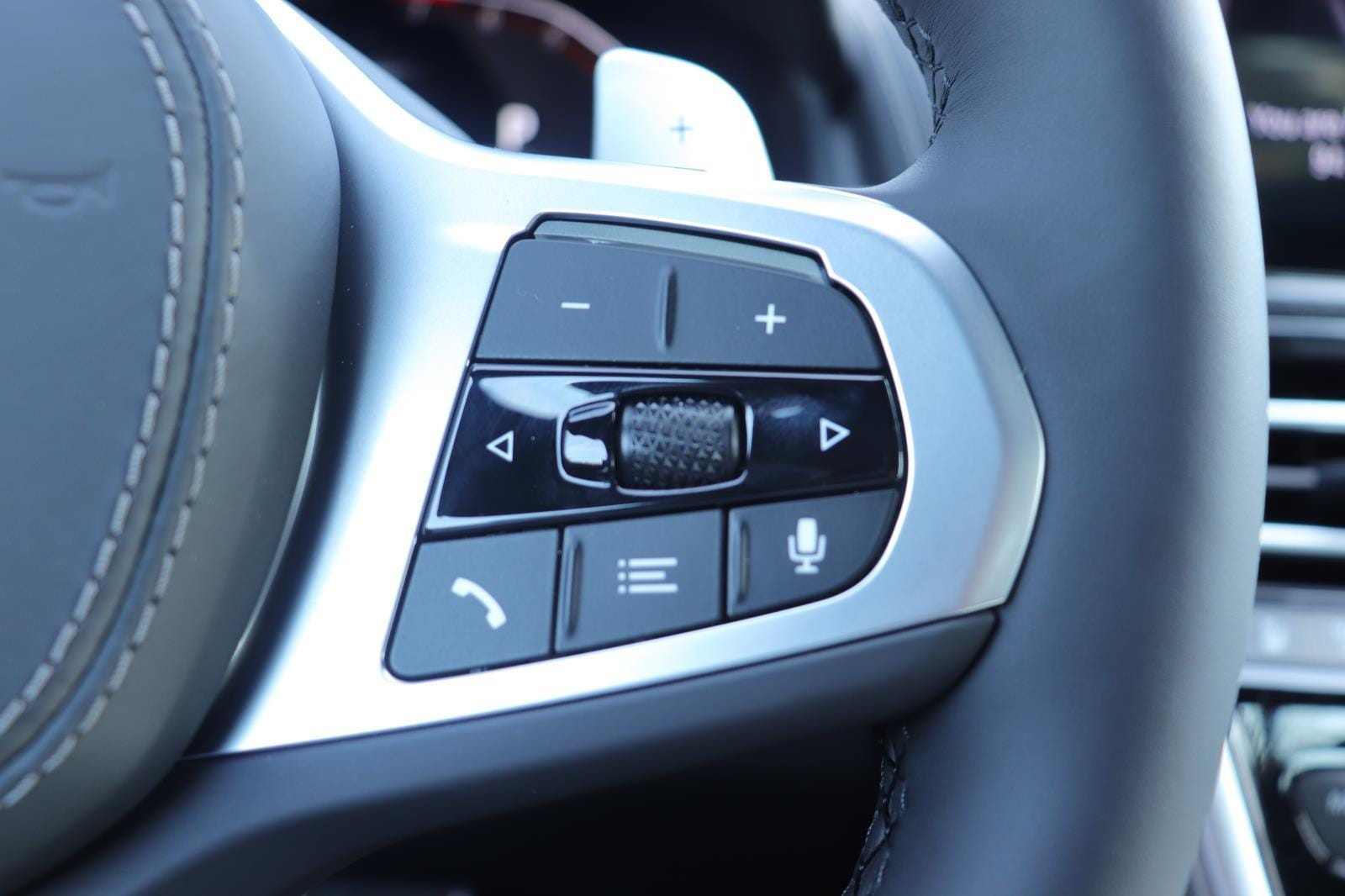 2025 BMW 8 Series 840i - Photo 28