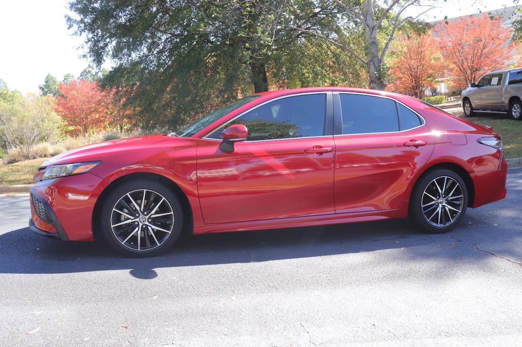 2021 Toyota Camry SE photo 2