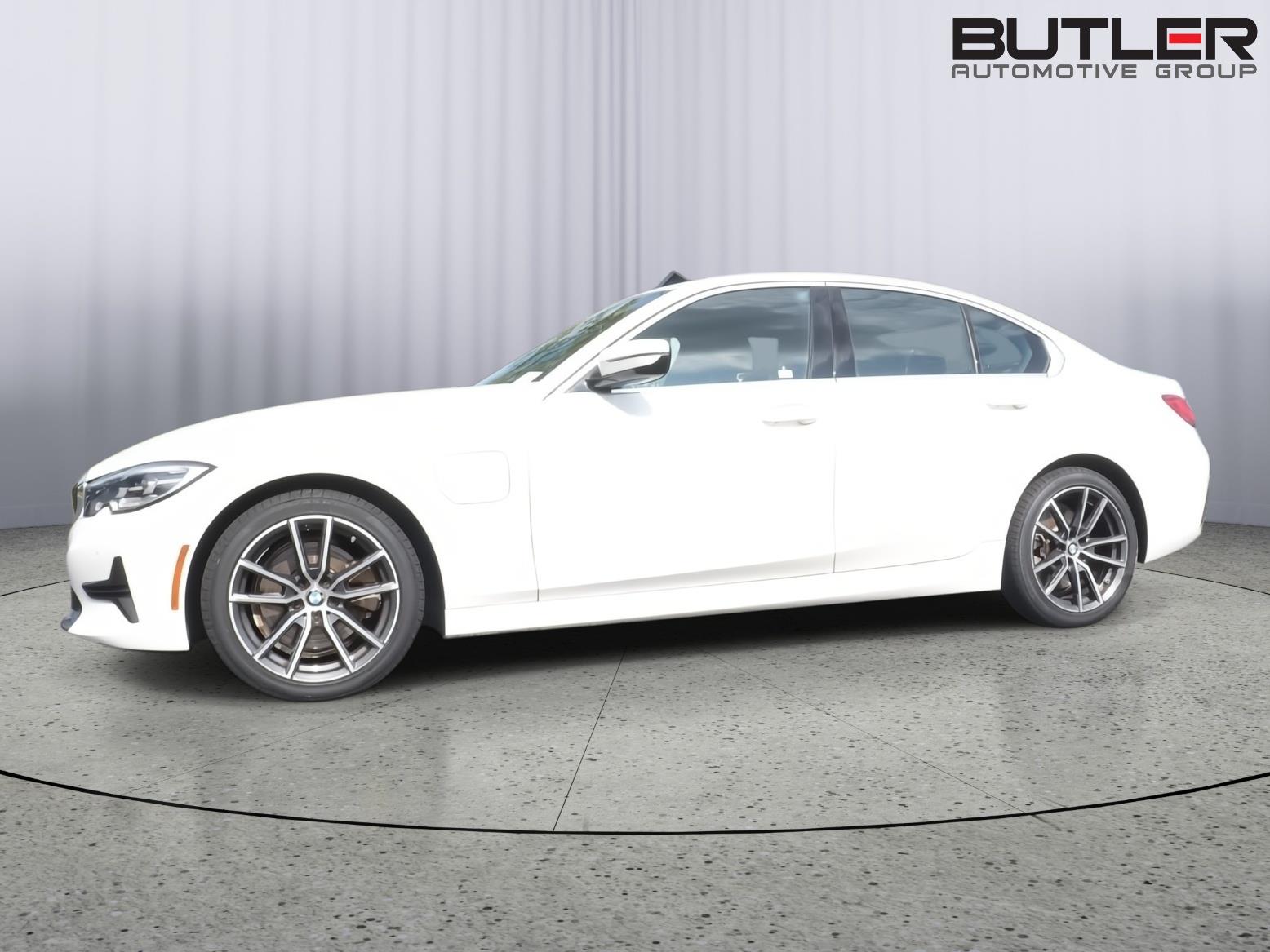2021 BMW 3 Series 330e Sedan's photo