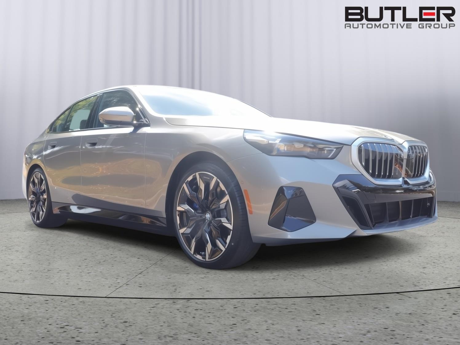2026 BMW 5 Series 550e - Photo 9