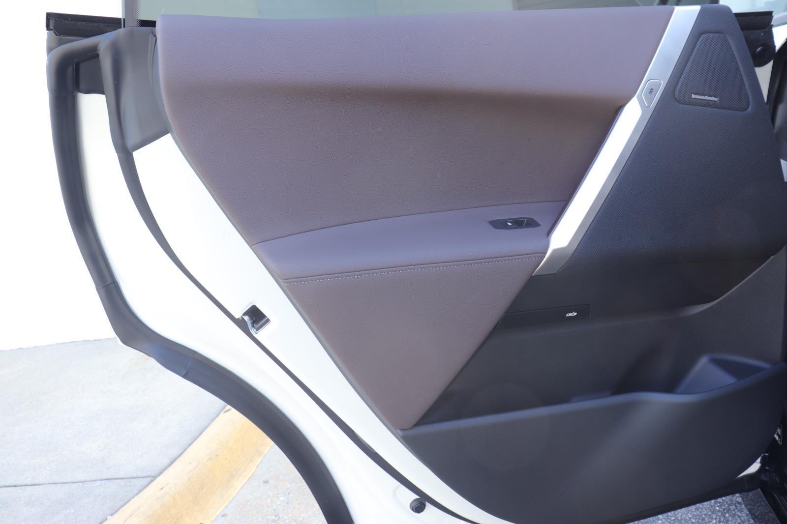 2026 BMW iX 60 - Photo 14