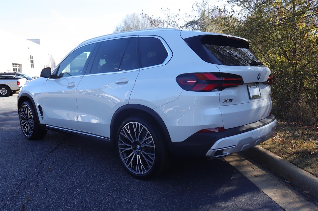 New 2026 BMW X5 xDrive40i Sports Activity Vehicle