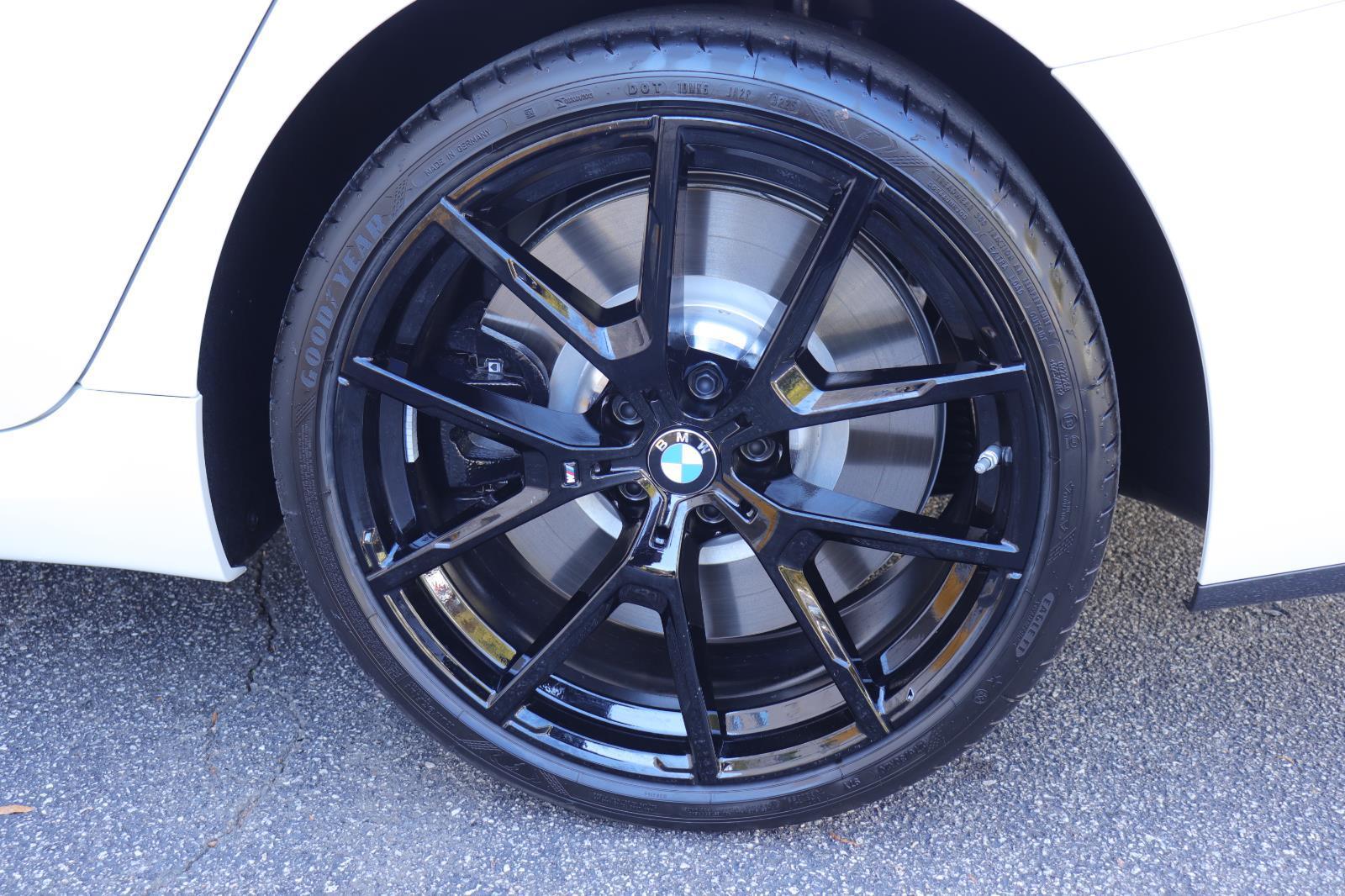 2026 BMW 8 Series M850i - Photo 39