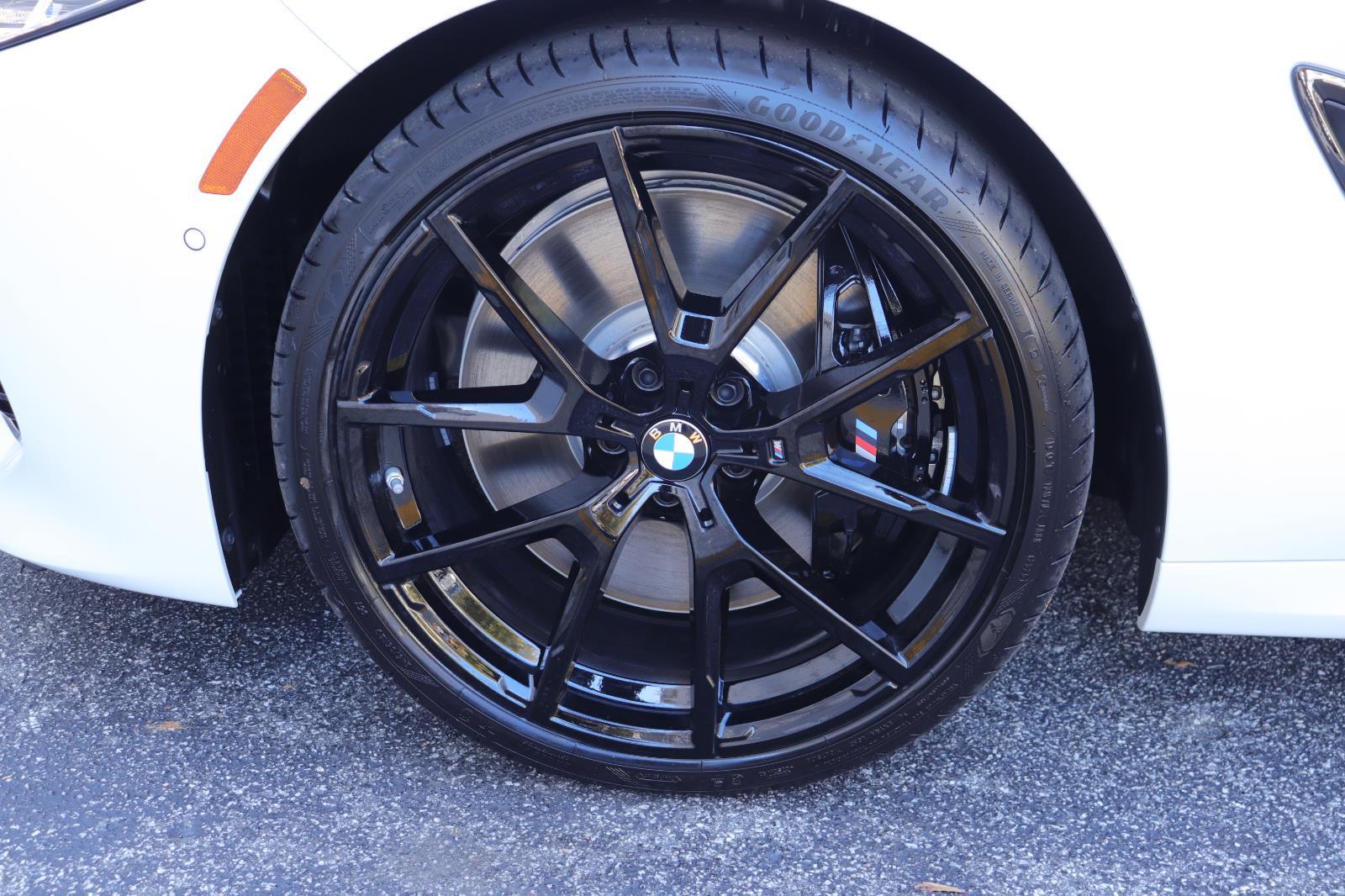 2026 BMW 8 Series M850i - Photo 38