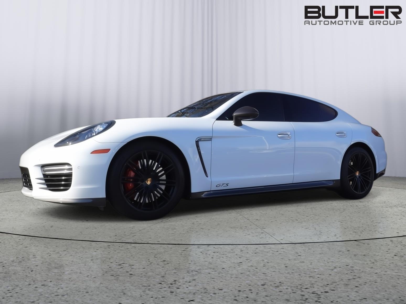 2016 Porsche Panamera GTS's photo