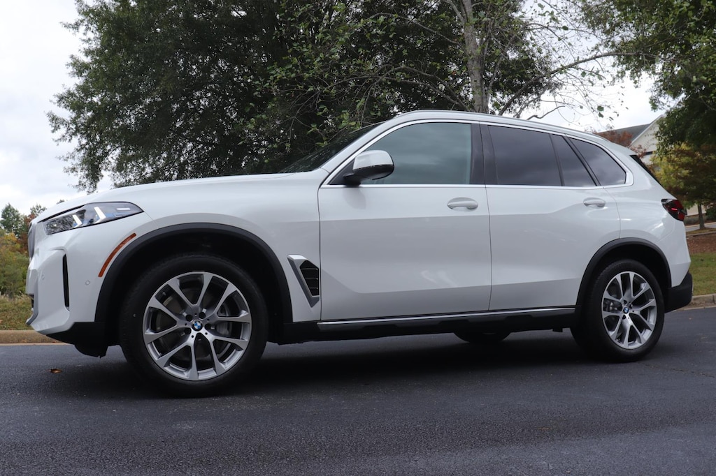 New 2026 BMW X5 sDrive40i Sports Activity Vehicle