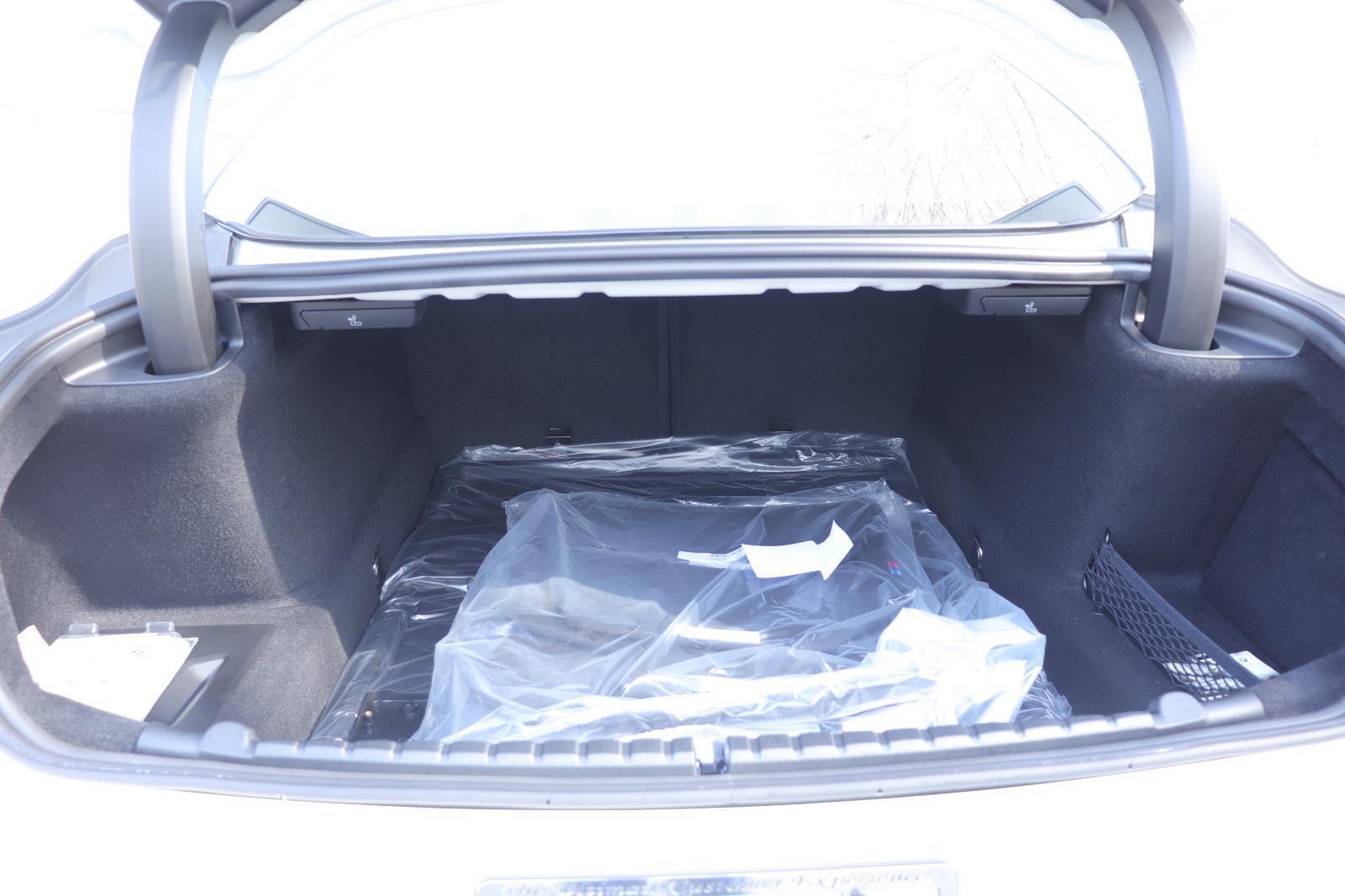 2025 BMW 8 Series 840i - Photo 14