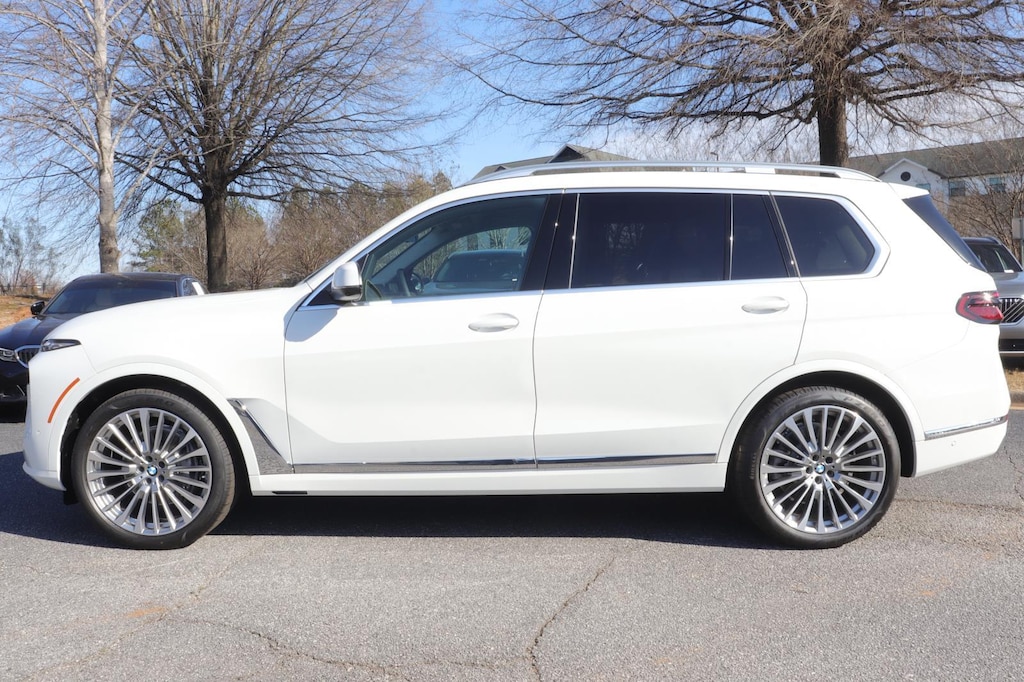 New 2026 BMW X7 xDrive40i Sports Activity Vehicle