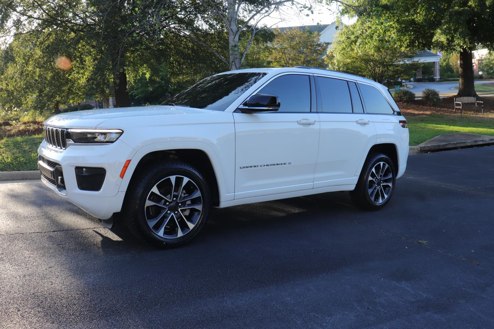 2022 Jeep Grand Cherokee Overland photo 3