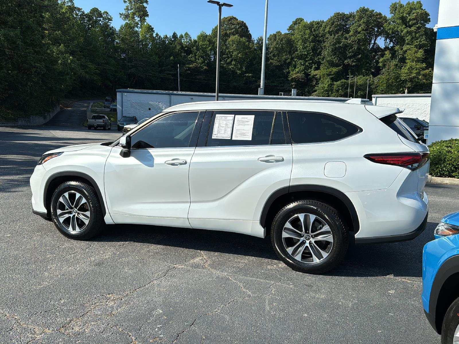 Used 2022 Toyota Highlander XLE with VIN 5TDHARAHXNS513740 for sale in Columbus, GA