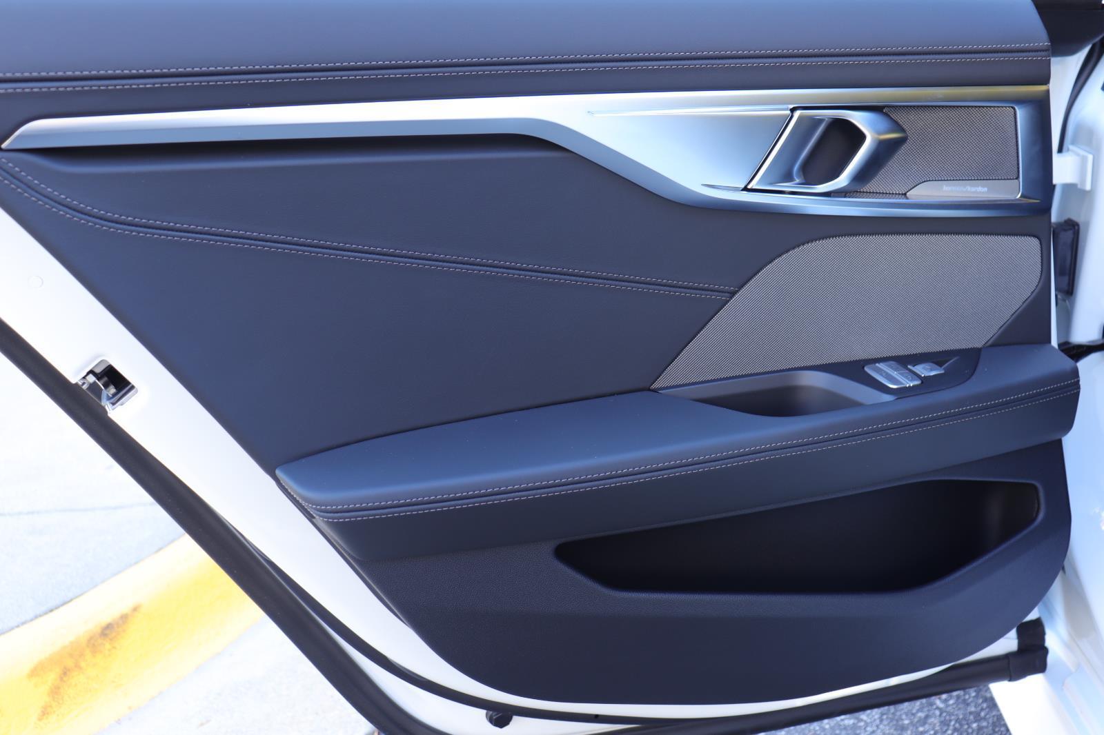 2026 BMW 8 Series M850i - Photo 14