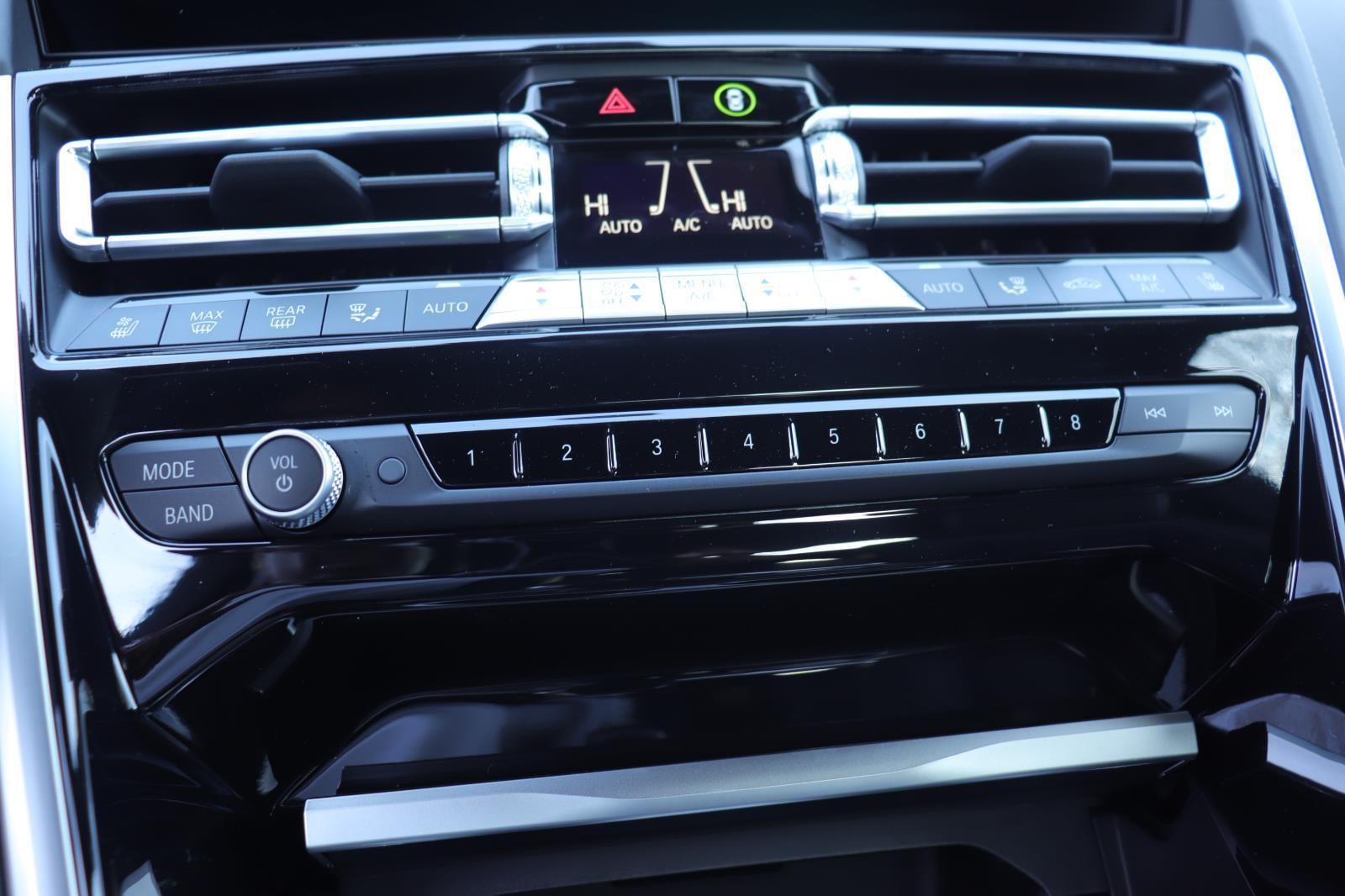 2025 BMW 8 Series 840i - Photo 34