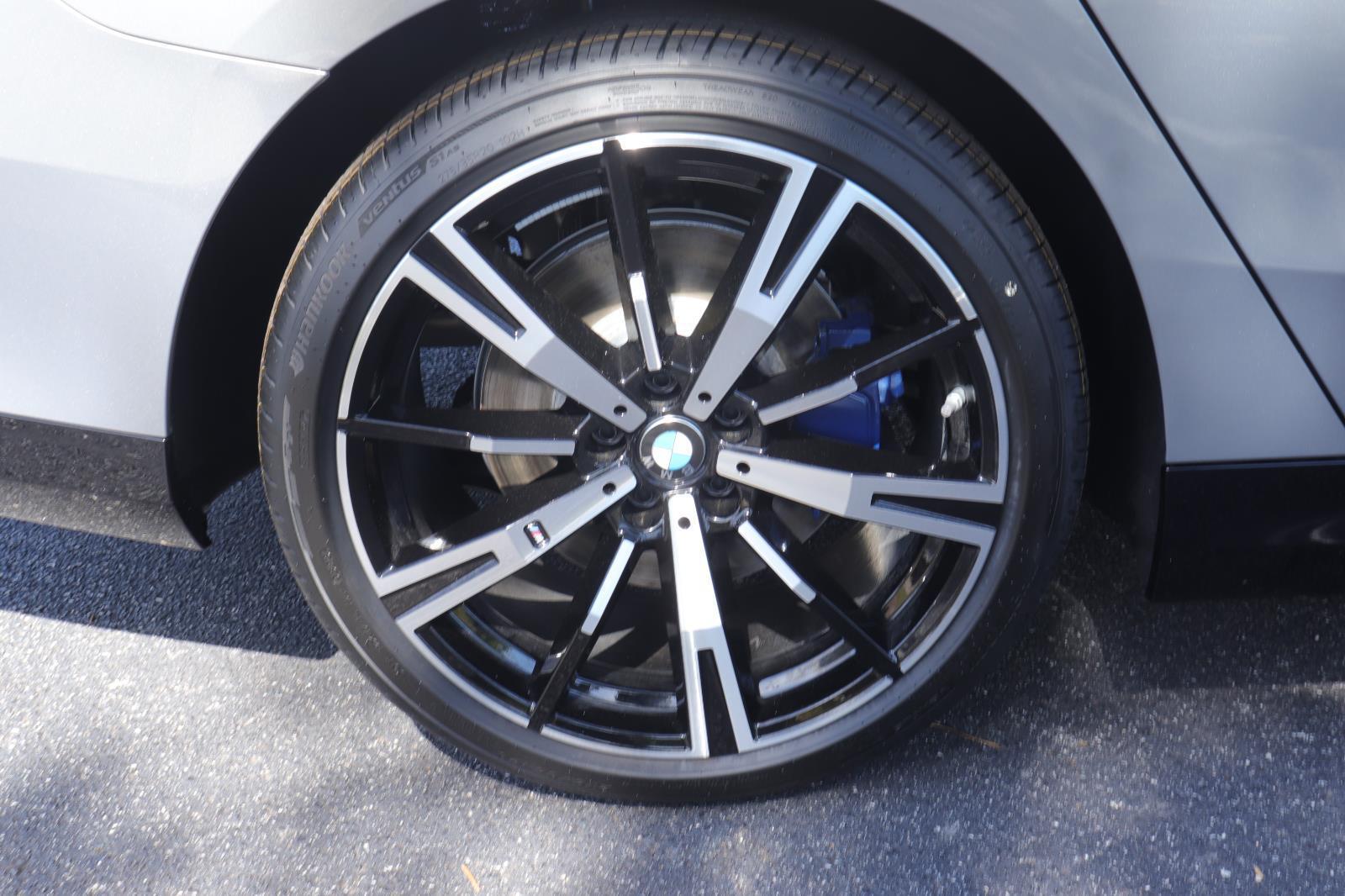 2027 BMW 5 Series 530i - Photo 40