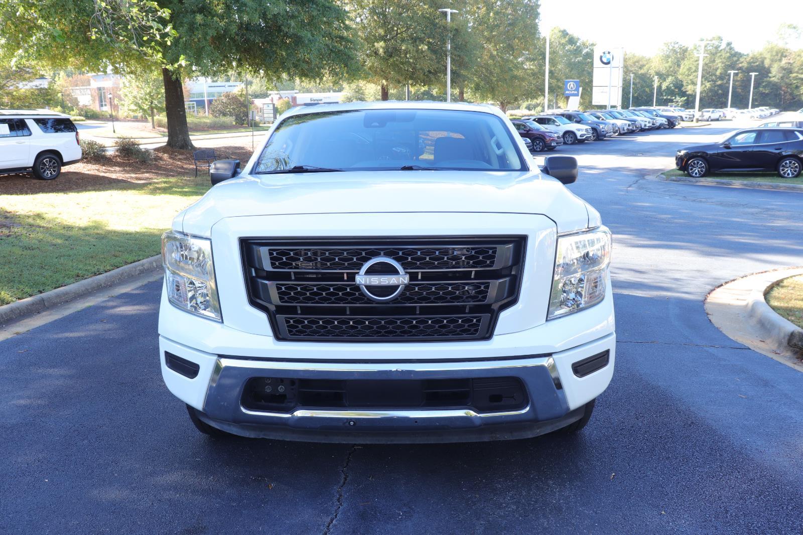 2023 Nissan Titan SV photo 3