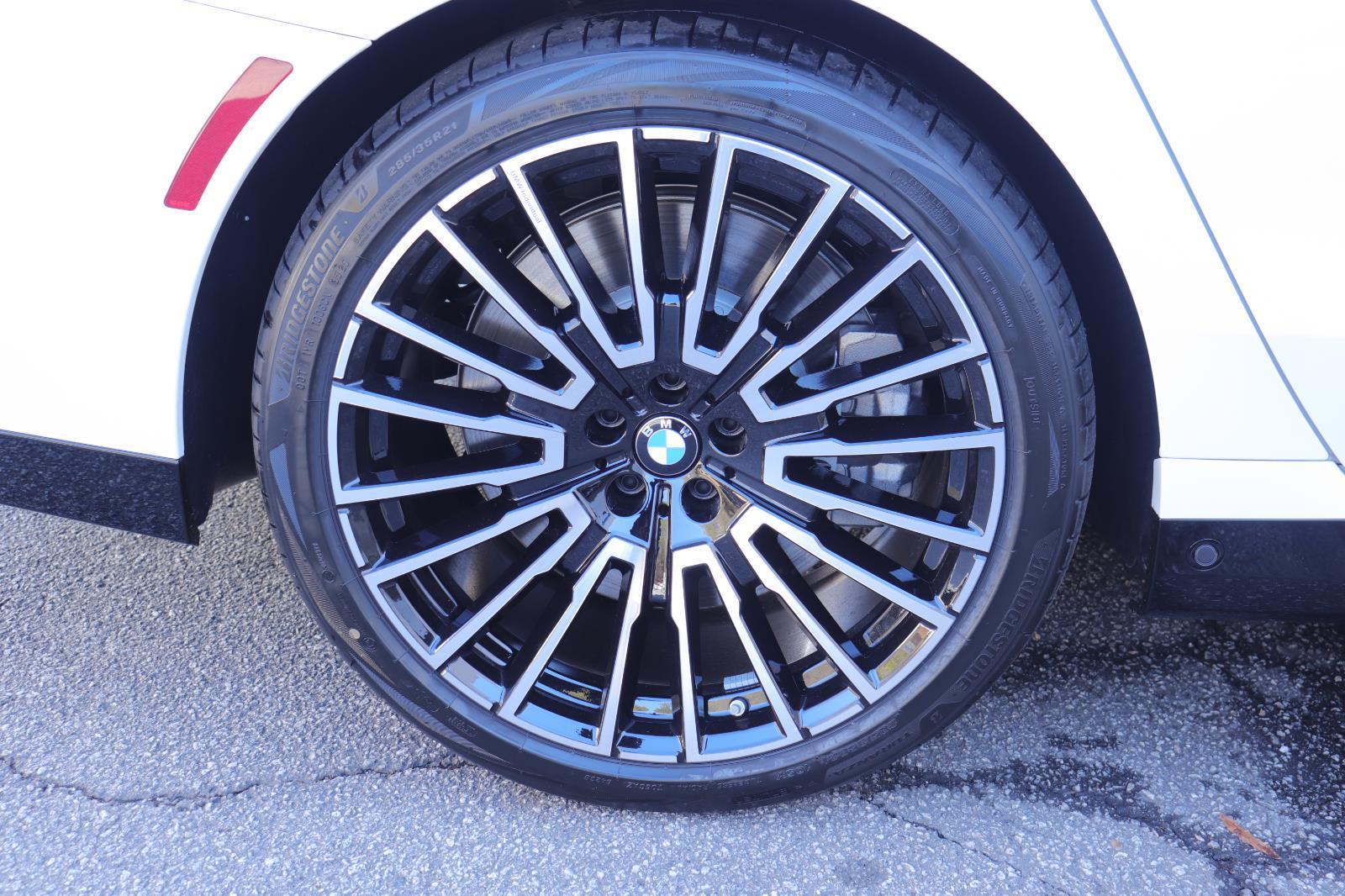 2026 BMW 7 Series 760i - Photo 44