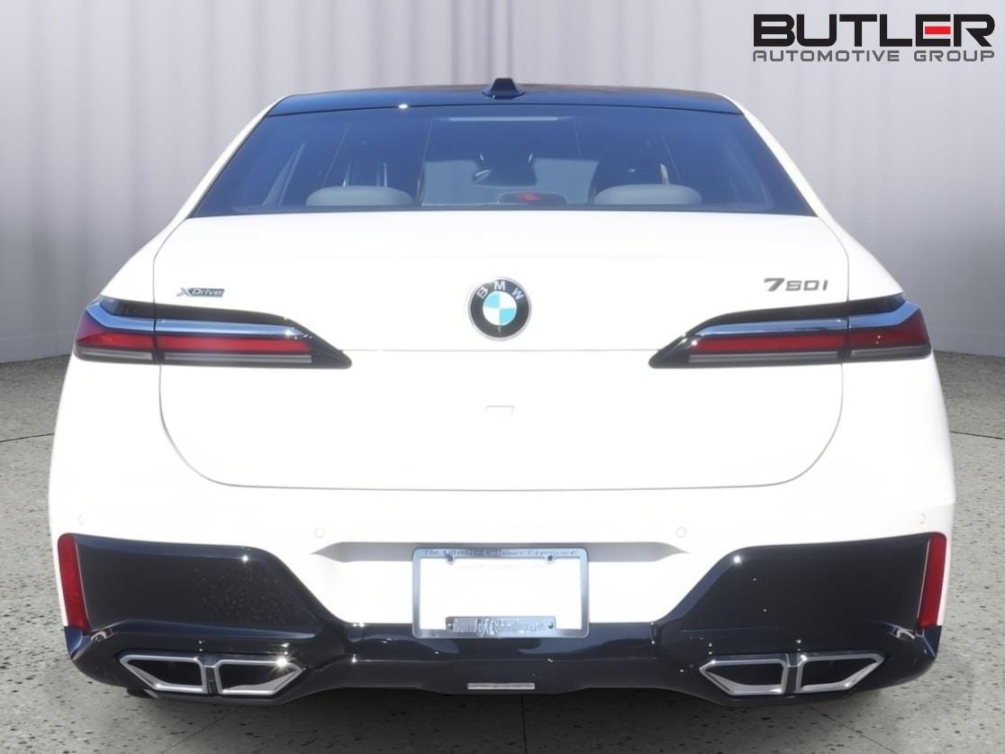 2026 BMW 7 Series 760i - Photo 6