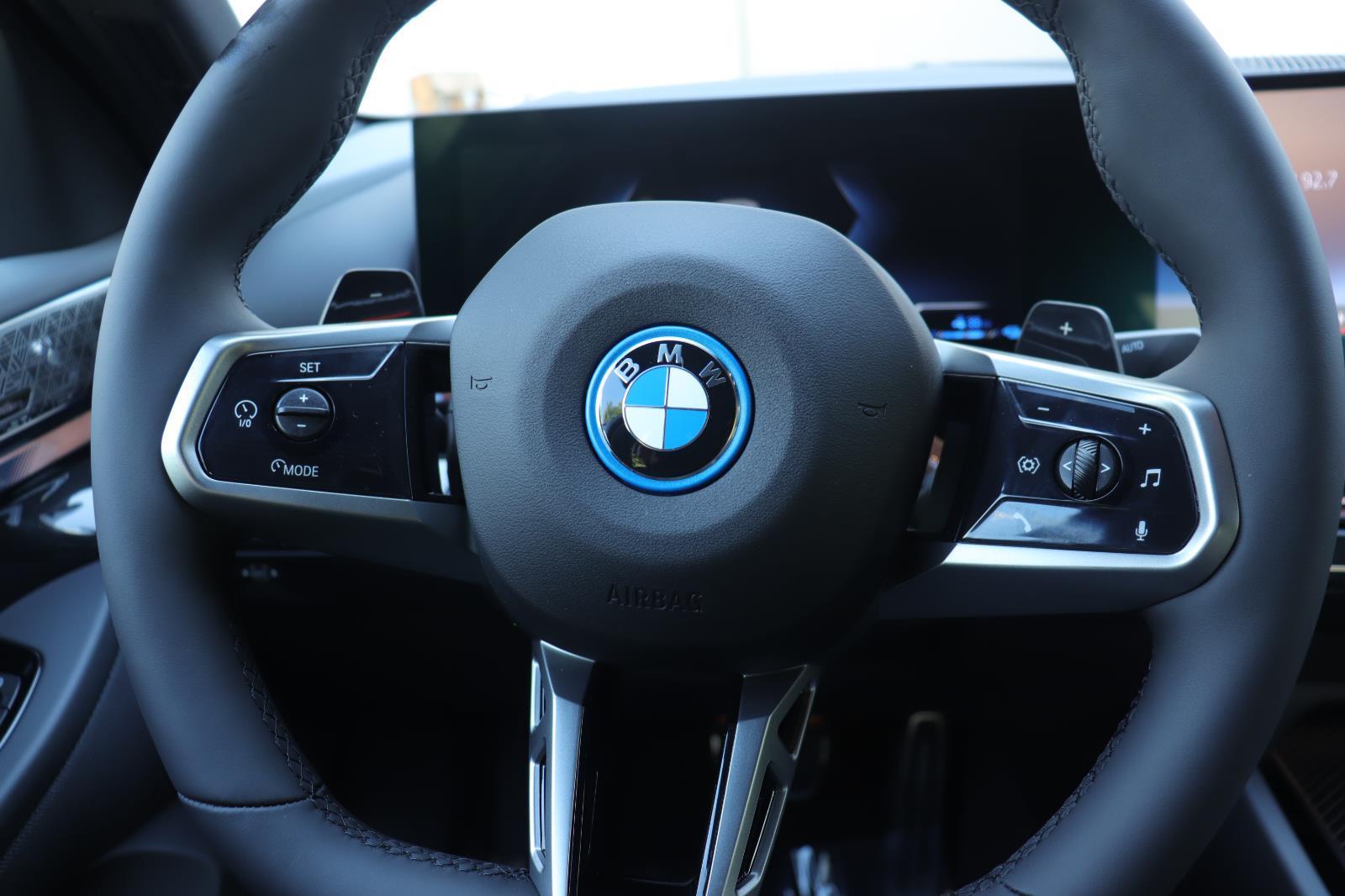 2026 BMW 5 Series 550e - Photo 30