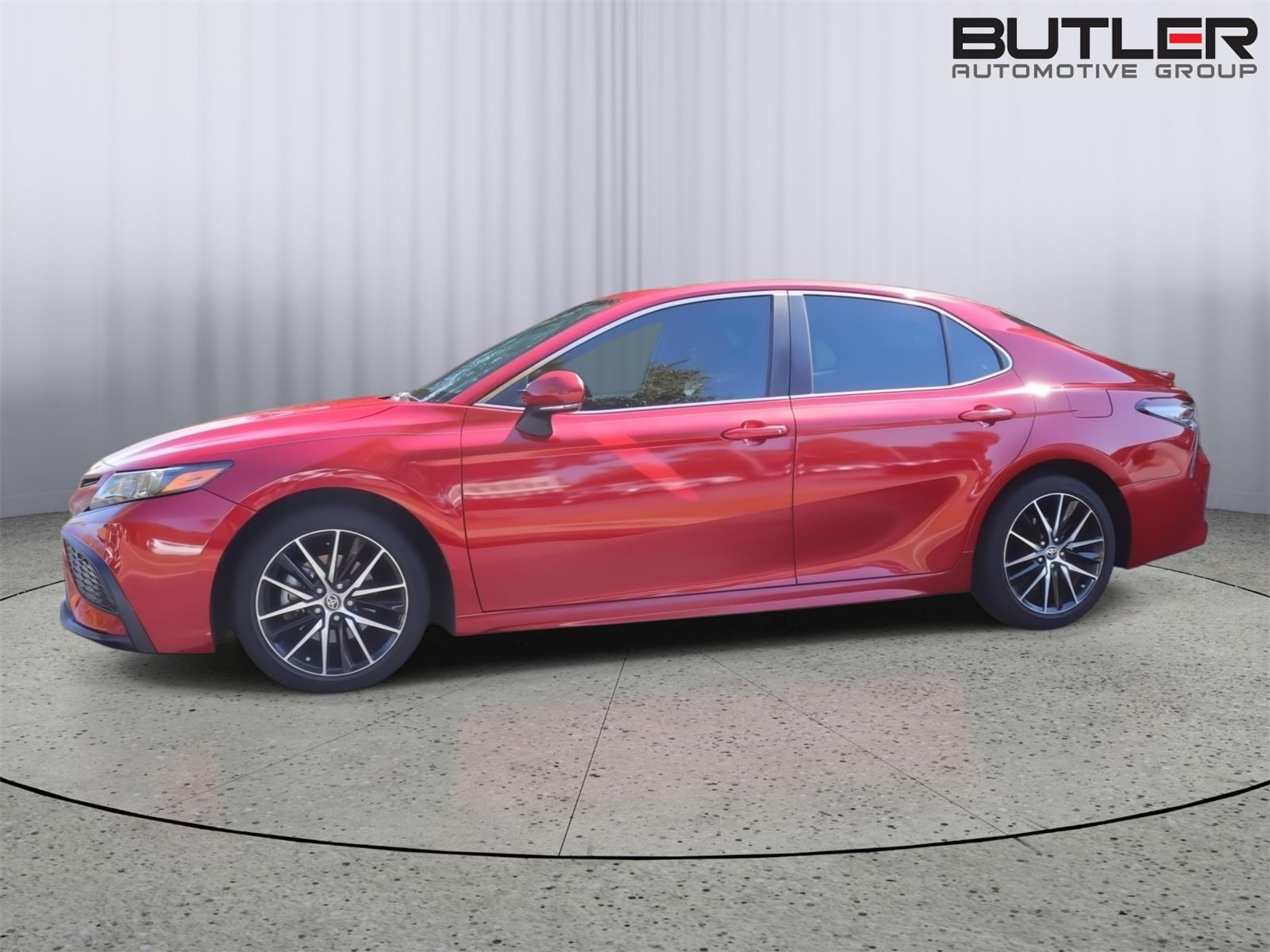 2021 Toyota Camry SE's photo