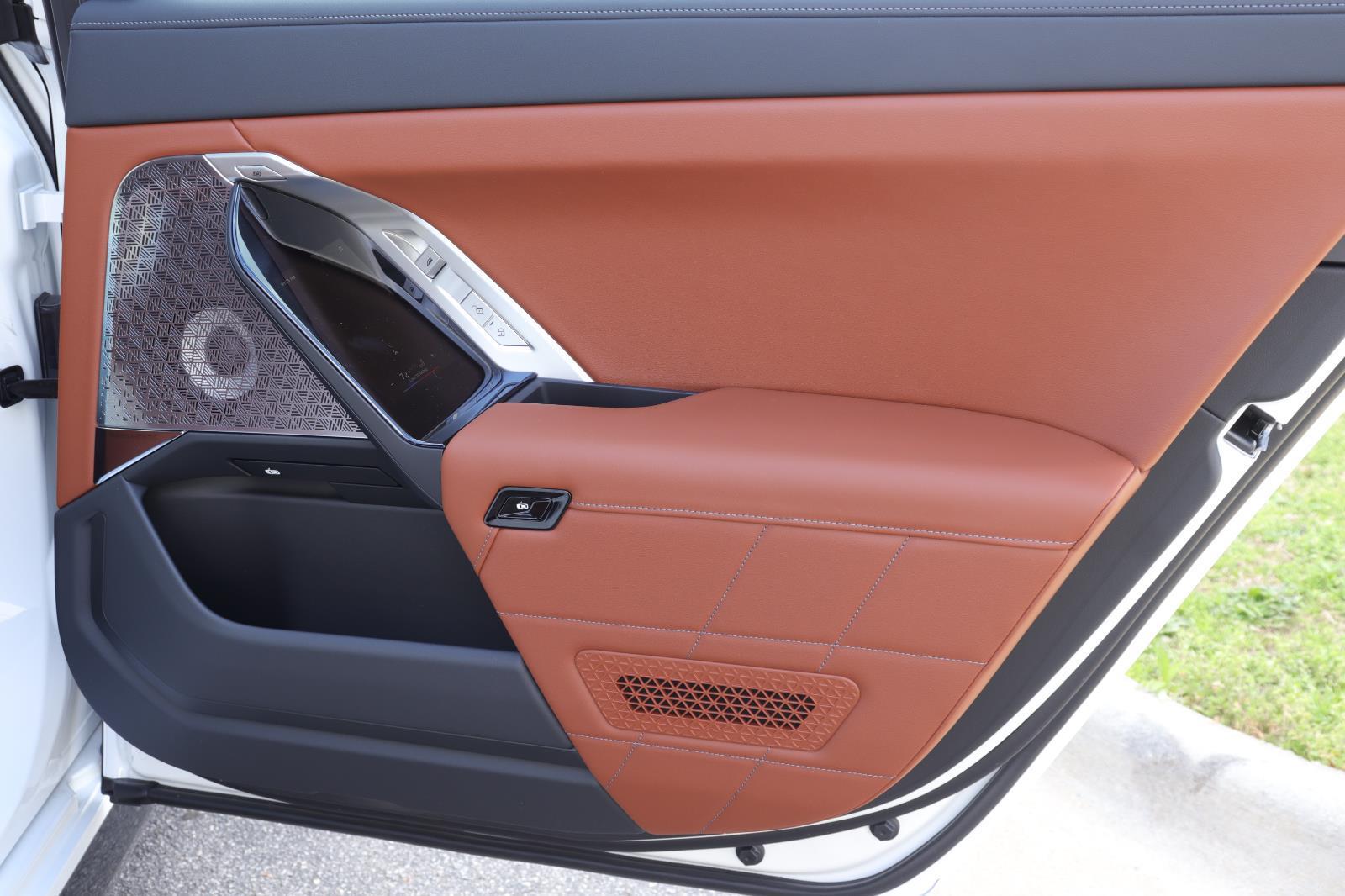 2026 BMW 7 Series 760i - Photo 18